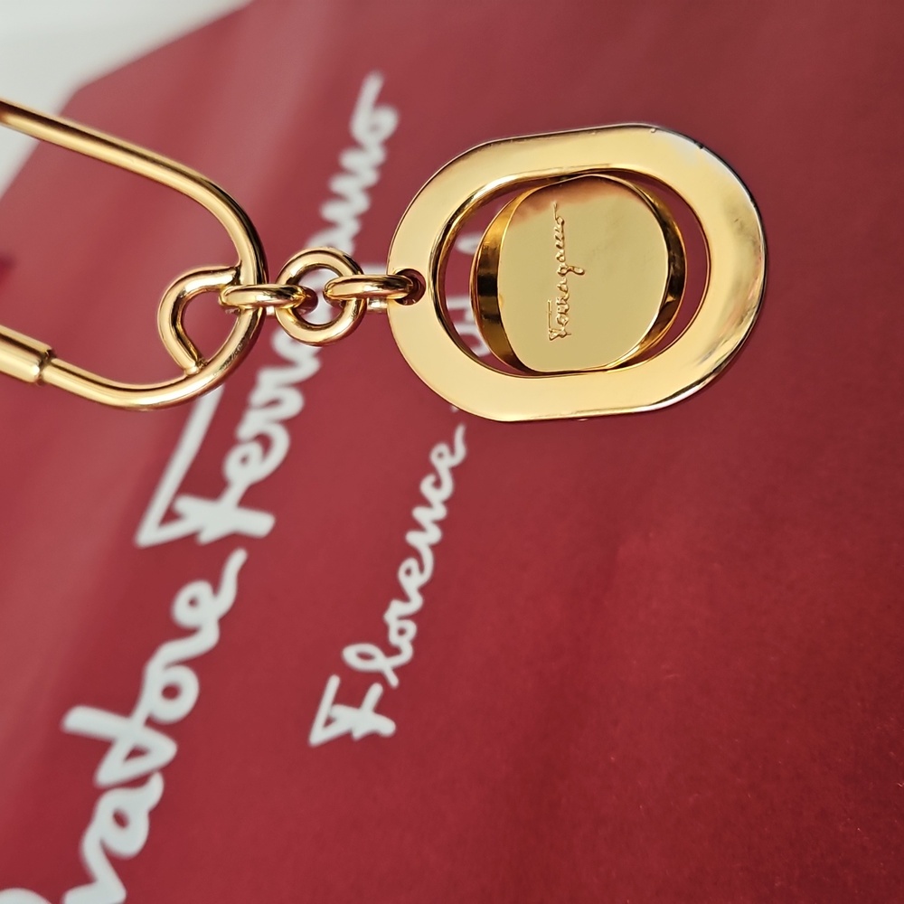Salvatore Ferragamo Keychain/ Bag Charm. - Picture 4 of 10
